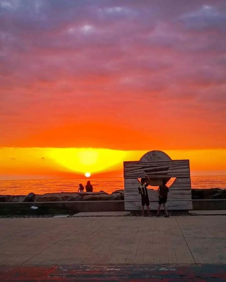 Panoramic Sea And City View Aparthotel In Orbi City Batumi Exteriör bild
